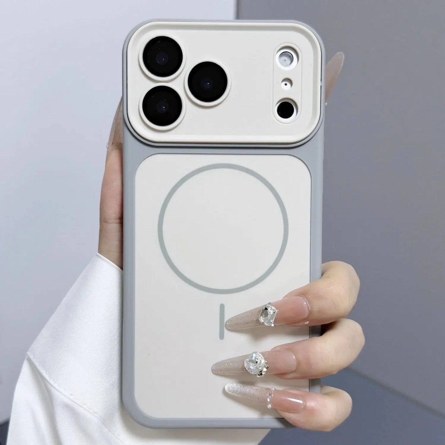 Magnetic Skin‑Feel Phone Case Made of Premium Matte Tpu and Hard Pc Blend. the Silky, Anti‑Fingerprint Surface Offers a Comfortable Non‑Slip Grip.Built‑In High‑Strength Magnets Ensure Fast,Stable Wireless Charging.Compatible with Iphone 17 16 15 14