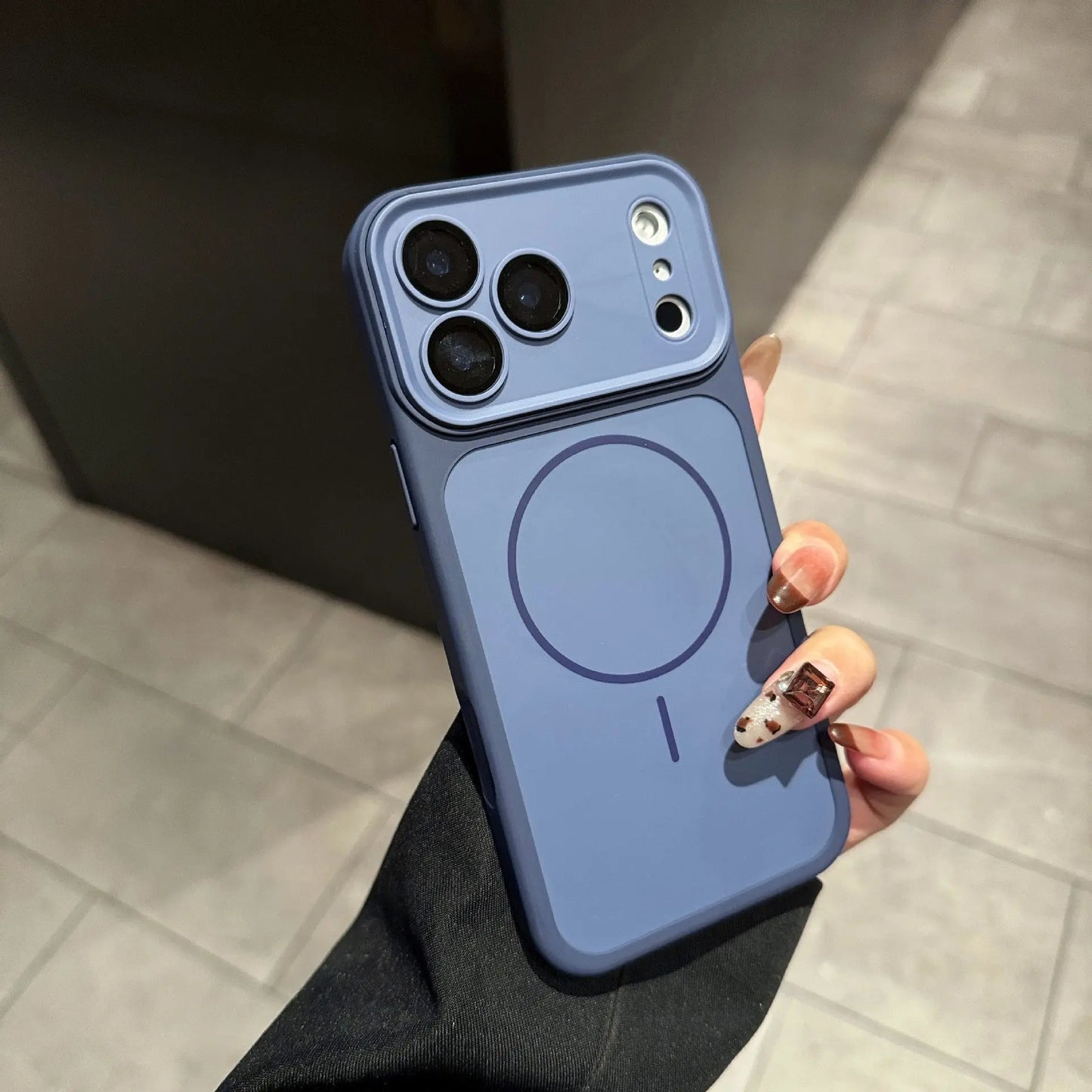 Magnetic Skin‑Feel Phone Case Made of Premium Matte Tpu and Hard Pc Blend. the Silky, Anti‑Fingerprint Surface Offers a Comfortable Non‑Slip Grip.Built‑In High‑Strength Magnets Ensure Fast,Stable Wireless Charging.Compatible with Iphone 17 16 15 14